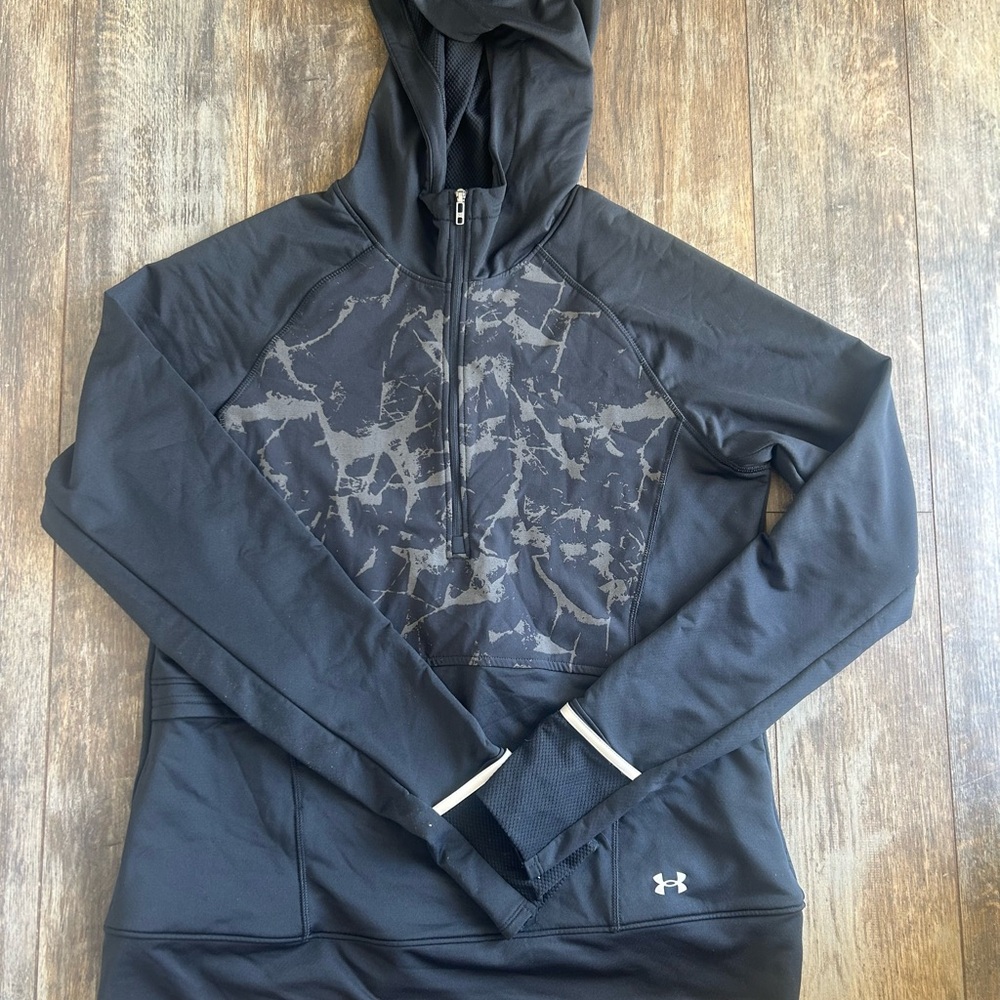 Under Armour Black and Gray Patterned Pullover